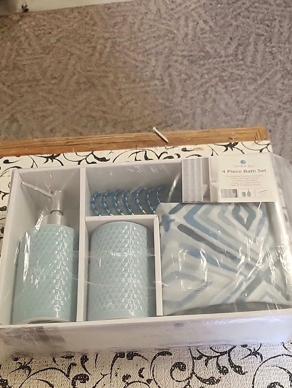 Comfort Bay Blue and White 4-Piece Bath Set